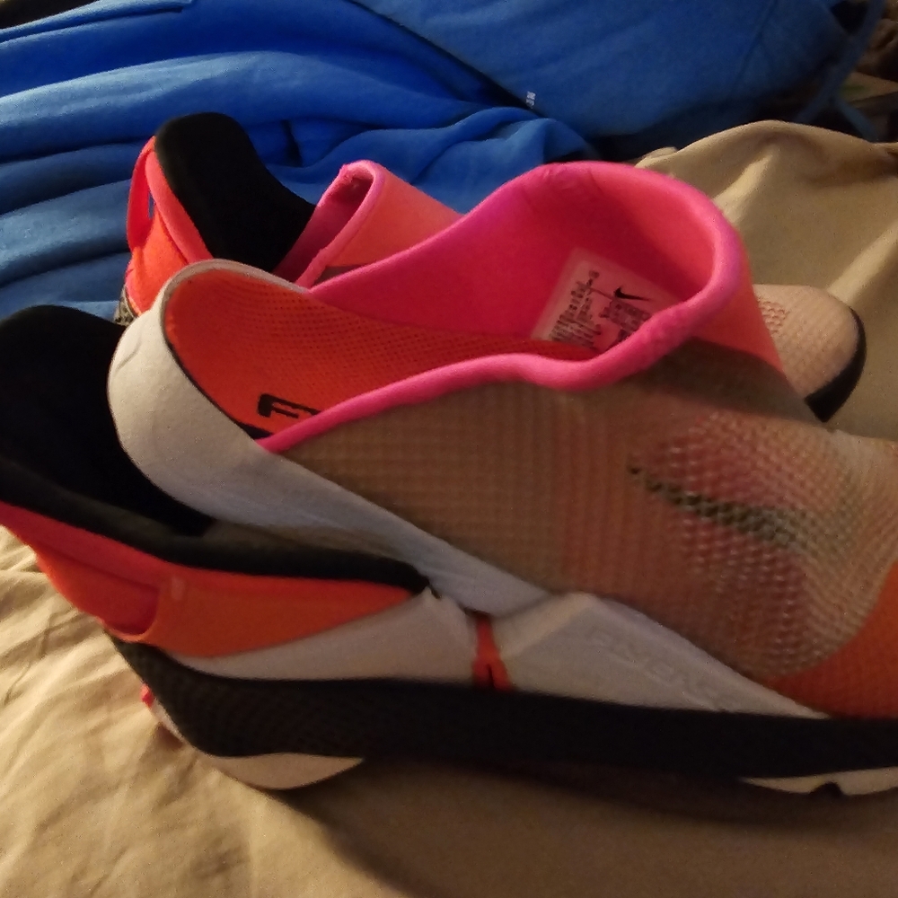 Nike FlyEase - Picture 6 of 6